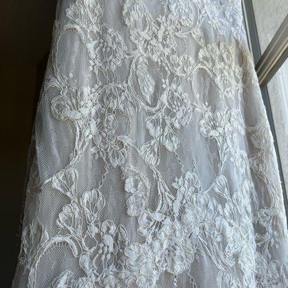 Floravere Wedding Sample Dress Designed in Los Angeles - Picture 12 of 16